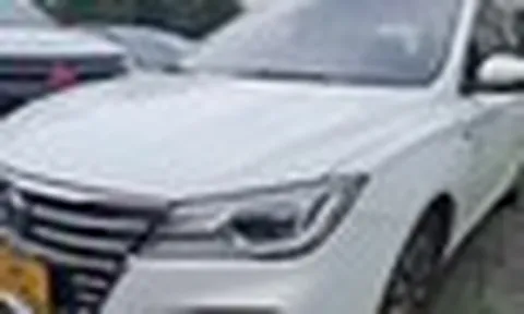 Ngân hàng ồ ạt thanh lý ô tô để xử lý nợ, nhiều xe giá chưa tới 300 triệu đồng