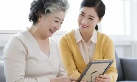 Mẹ lấy chồng mới, bỏ mặc tôi cho ông bà nuôi lớn nhưng tuổi già cô đơn lại muốn đến sống cùng vợ chồng tôi