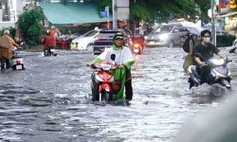 Lời khuyên cho người đi xe mùa triều cường, lụt lội