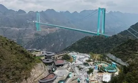 Huy động 22.000 tấn thép xây siêu cầu cao nhất thế giới: Độ cao gấp 1,5 lần Landmark 81, rút ngắn thời gian di chuyển 2 giờ xuống còn 2 phút