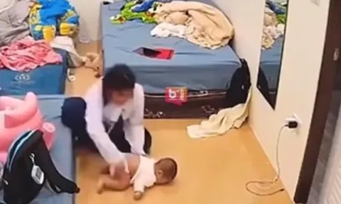 Chị gái làm em sơ sinh ngã úp mặt xuống đất, người mẹ phát hiện liền có phản ứng khiến ai nấy nín lặng