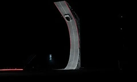Xe điện biết 'diễn xiếc' của siêu tỷ phú Elon Musk: Lộn ngược giữa không trung rồi hạ cánh an toàn, mất chưa đến 1 giây để tăng tốc từ 0 lên 96km/h