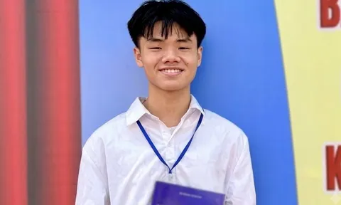 Nam sinh thi vượt lớp, đỗ thủ khoa học sinh giỏi Hóa của Hà Nội