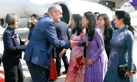 Tổng thống Thụy Sĩ và Phu nhân đến Hà Nội, bắt đầu thăm Việt Nam
