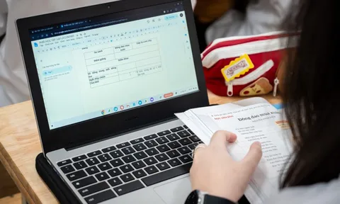 Rủi ro khi lạm dụng giao bài tập trên laptop, iPad