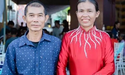 Thấy 4 đứa trẻ nheo nhóc, người phụ nữ ở Nghệ An về làm mẹ kế, thương yêu 23 năm