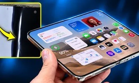 Màn hình iPhone Duo lộ nhiều nếp nhăn sau khi bóc lớp phủ nano