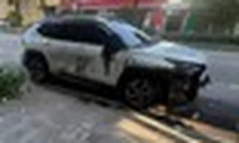 Ô tô bị đốt phá khi đang đậu ven đường, hư hỏng nghiêm trọng ở Huế