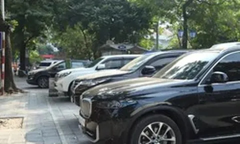 Giá gửi ô tô tăng, người dân nội đô Hà Nội xoay sở tìm chỗ đỗ xe
