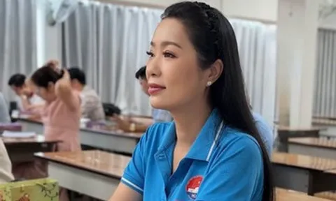 NSND Trịnh Kim Chi rạng rỡ trong phòng thi, Chí Trung đọ giọng cùng Trọng Tấn
