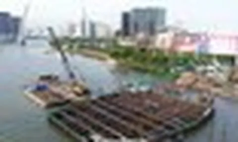 Bí mật dưới mặt nước của cầu đi bộ qua sông Sài Gòn