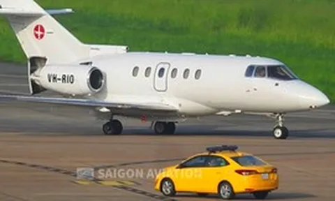 Máy bay tí hon dài 16m, tốc độ 828 km/h xuất hiện tại TP.HCM: Không chở khách thường, bên trong là nơi giành giật sự sống