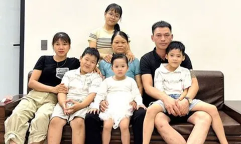 Từng ngăn cản bố tái hôn, 19 năm sau con gái thương mẹ kế như mẹ ruột
