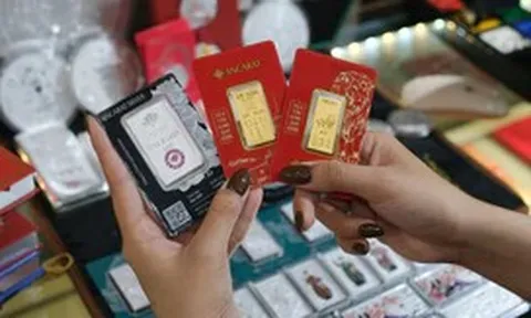 Giá vàng bạc giảm mãi, nhà đầu tư lỗ nặng