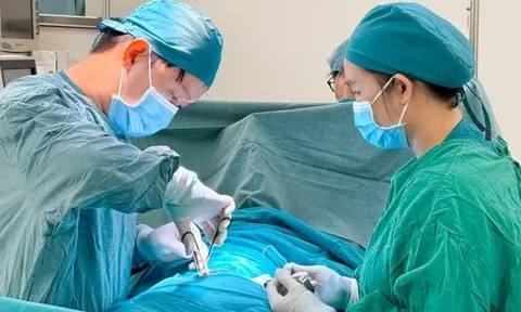 Bé trai 3 tuổi bị lồng ruột hiếm gặp, phải cắt bỏ 10cm ruột