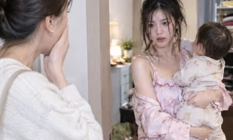 Đồng nghiệp nhắn “Chồng chị vắng nhà, em sang giúp”, tới nơi tôi giật mình khi thấy chị với 2 con