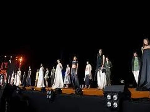 4 nhà thiết kế trẻ với Hơn 100 bộ trang phục trình diễn tại Elle Fashion Show 2022