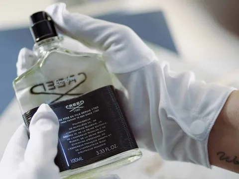 Có điều gì hấp dẫn bên trong những lọ nước hoa “Hoàng Gia” Creed?