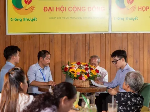 Quỹ “Vầng trăng khuyết” trao gần 300 phần quà cho các hoàn cảnh khó khăn, người neo đơn, khuyết tật