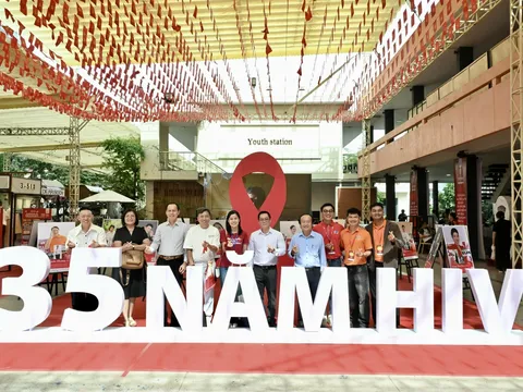 Đoàn kết là sức mạnh – Chung tay chấm dứt dịch bệnh AIDS