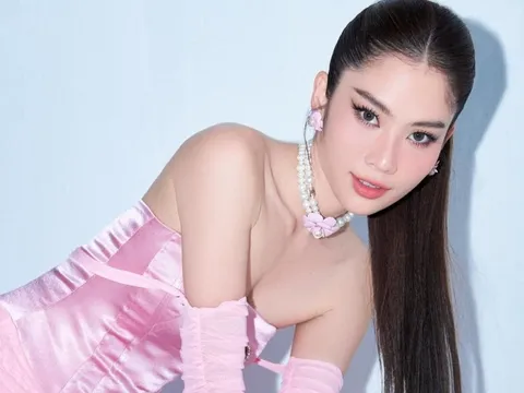 Lệ Nam dẫn đầu Carpet Check tuần khi mặc corset