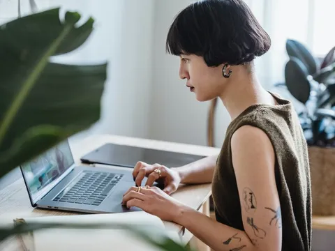 Gen Z làm việc 60 giờ/tuần, lên sếp sớm để không mang tiếng lười
