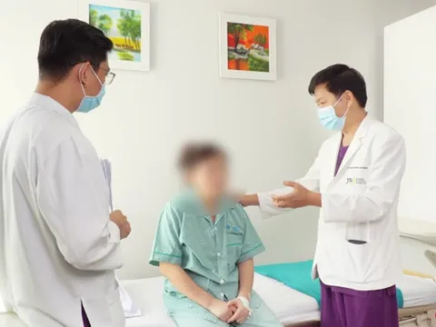 Spa 'bỏ quên' băng gạc trong ngực bệnh nhân sau ca 'nâng cấp vòng 1'