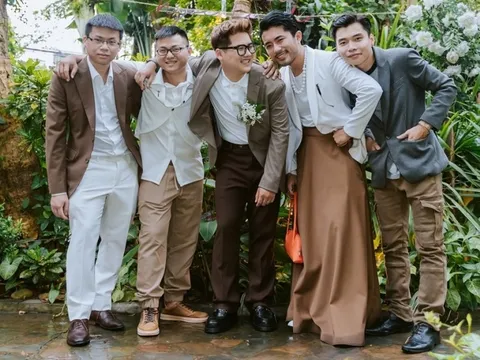 Những chàng trai ra đường mặc váy