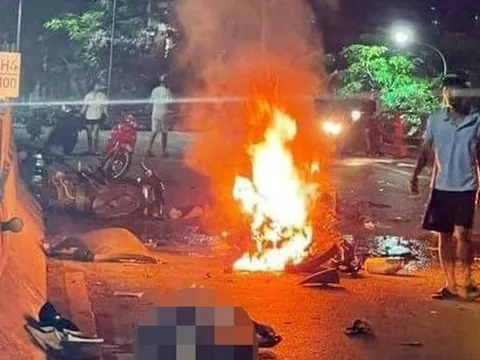 Hải Phòng: Xe máy đối đầu xe tải trong đêm, 2 người tử vong
