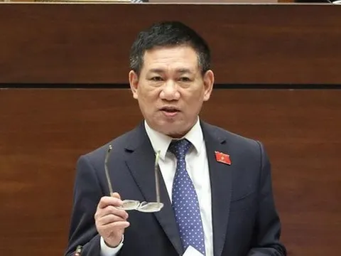 'Tháp tùng Thủ tướng đi kiểm tra, về đến sân bay 4 Bộ trưởng được 4 gói mỳ tôm'