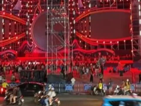 Ngã từ khán đài Festival biển Nha Trang, đạo diễn truyền hình tử vong