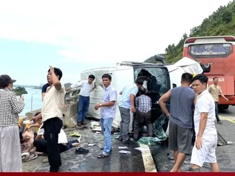 Hai xe khách đâm nhau trên tuyến cao tốc La Sơn -Hòa Liên, nhiều người bị thương