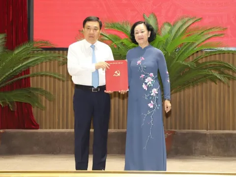 Triển khai quyết định của Bộ Chính trị về công tác cán bộ