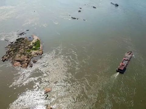 Dự án "xóa điểm đen" trên sông Hồng của Cục Đường thuỷ nội địa Việt Nam liên tục chậm tiến độ