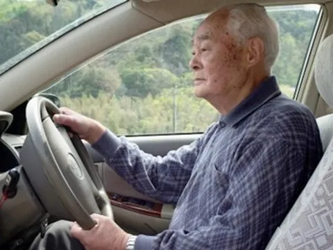Bao nhiêu tuổi không được cấp bằng lái xe ô tô?