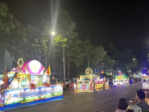 Bình Thuận: 80 xe hoa diễu hành nhân Đại lễ Phật đản