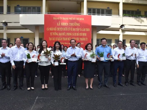 7 cá nhân của Thành ủy TP HCM đoạt giải hội thi kể chuyện dưới cờ về học Bác