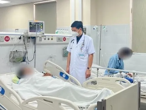 Hòa Bình: Ăn thịt và trứng cóc, hai mẹ con nhập viện cấp cứu