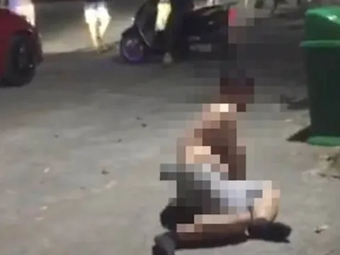 Kỷ luật cán bộ mặt trận say xỉn, cởi đồ