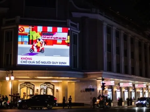 Hình ảnh khác lạ của đường phố Hà Nội khi cắt giảm tiêu thụ điện công cộng vào buổi tối