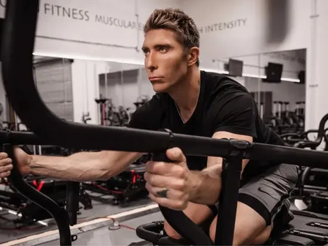 Bí kíp sống lâu từ huấn luyện viên của Meghan Markle, Jennifer Aniston