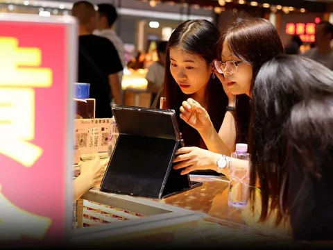 Thế hệ 'lãi suất xuống đáy vẫn gửi tiền ngân hàng'