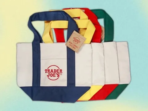 Chiếc túi tote gây sốt khó ngờ