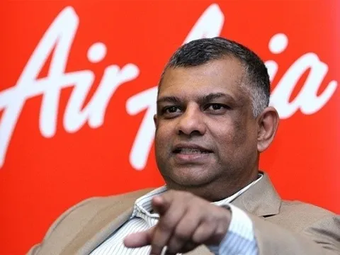 CEO AirAsia lên tiếng về đăng ảnh ngực trần, massage trong cuộc họp
