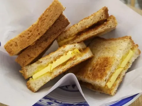 Dân mạng Malaysia: Taylor Swift bị đánh cắp, giờ mất cả bánh Kaya