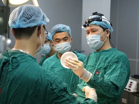 Những nguy cơ khi đặt túi nâng ngực