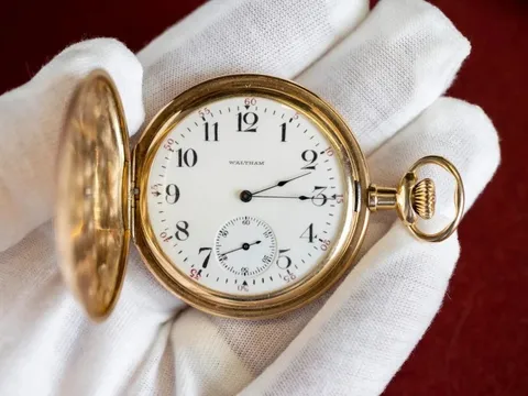 Giá bán kỷ lục đồng hồ vàng của hành khách giàu nhất tàu Titanic