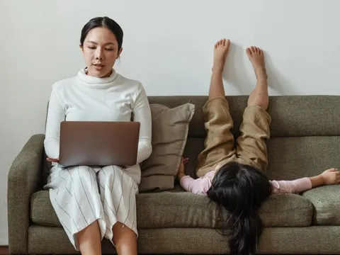 'Tưởng mình là mẹ tốt, tôi đã bị sốc khi con gái 10 tuổi nói câu này'