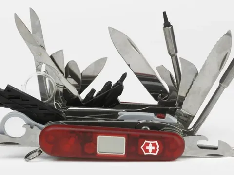 Chiếc dao gấp thế kỷ của Thụy Sĩ mất lưỡi