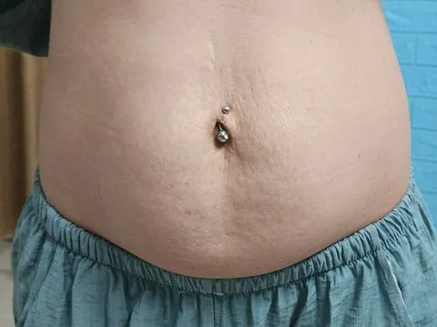 Bí quyết giúp mẹ ba con U40 sở hữu eo con kiến